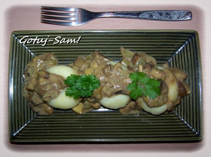 Kluski śląskie z grzybami leśnymi Kluski śląskie z grzybami leśnymi