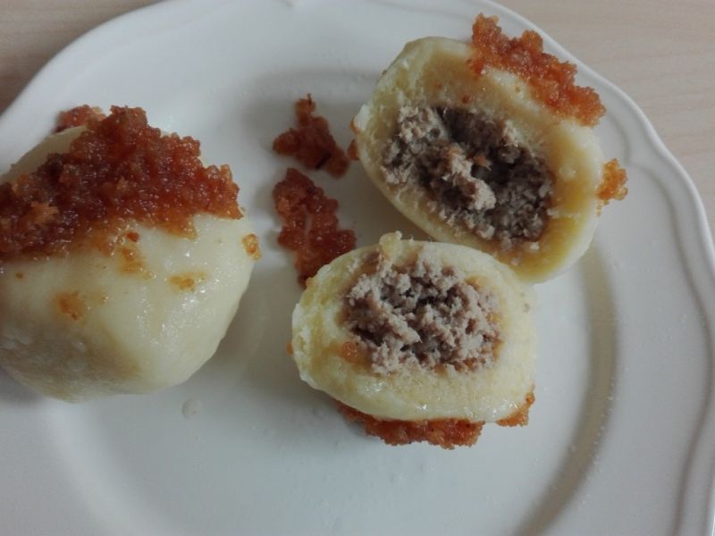 Kluski śląskie z mięsem i kapustą 