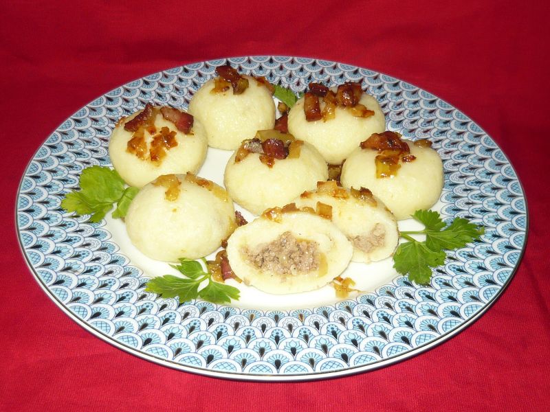 Kluski śląskie z mięsem mielonym Kluski śląskie z mięsem mielonym