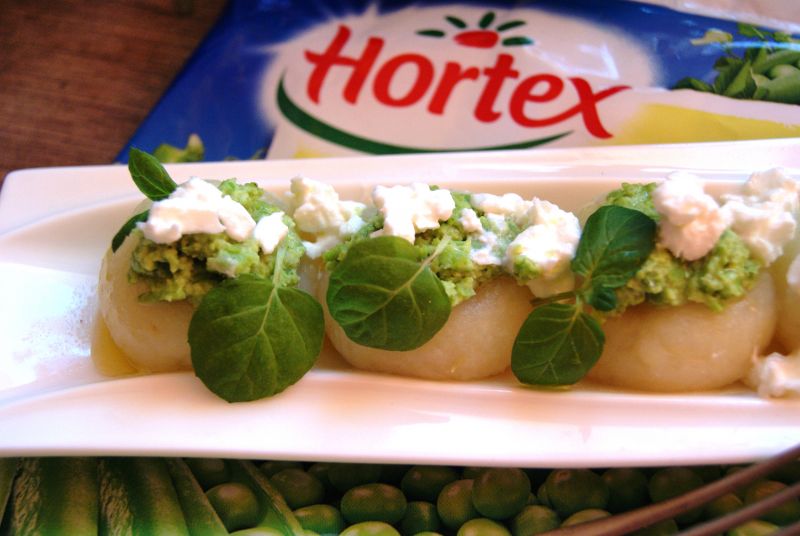 Kluski śląskie z miętowym pesto z groszku i kozim  Kluski śląskie z miętowym pesto z groszku i kozim