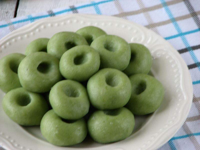 Kluski śląskie z młodym jęczmieniem 