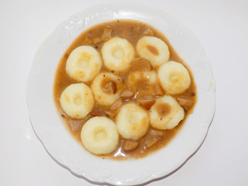 Kluski śląskie z sosem borowikowym