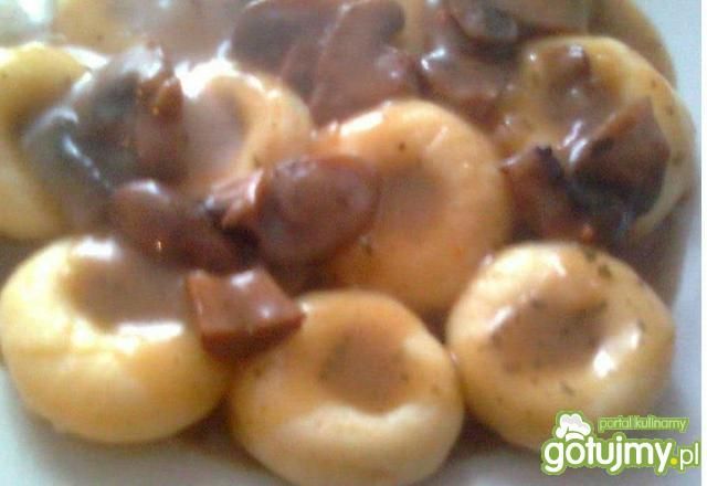 Kluski śląskie z sosem pieczarkowym 2 Kluski śląskie z sosem pieczarkowym 2