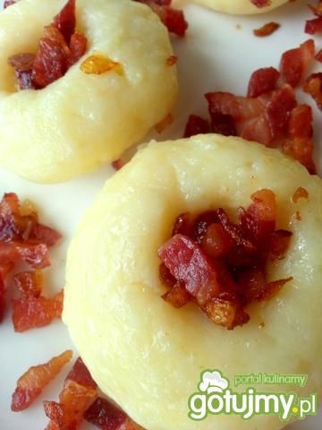 Kluski śląskie ze skwarkami i cebulką