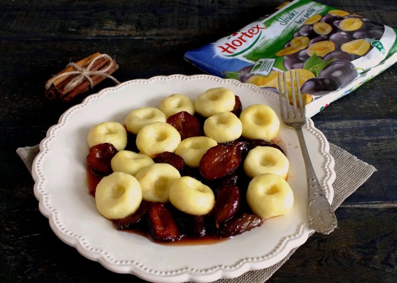 Kluski śląskie ze śłiwkami 