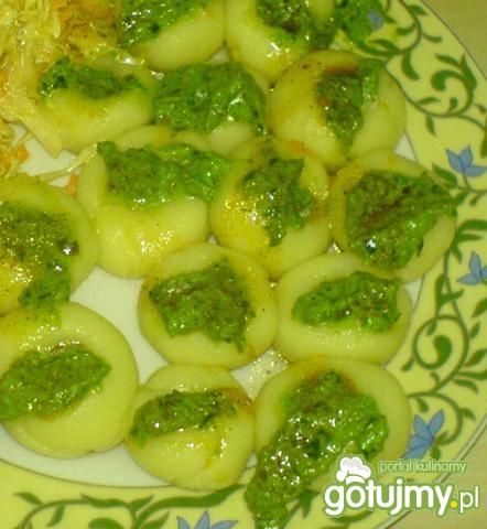 Kluski śląskie ze szpinakową wkładką