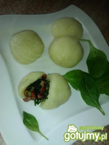 Kluski z farszem szpinakowym z boczkiem