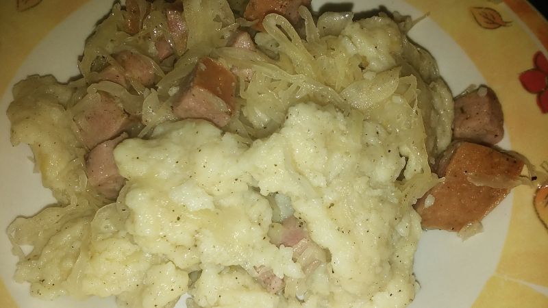 Kluski z kiełbasą i kapustą Kluski z kiełbasą i kapustą