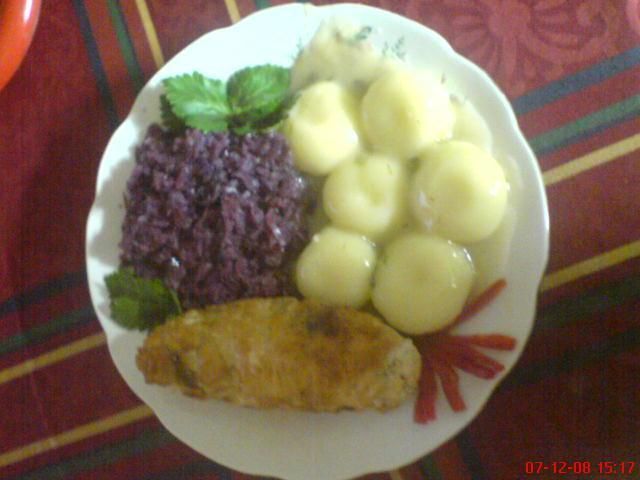 Kluski z roladą i kapustą Kluski z roladą i kapustą