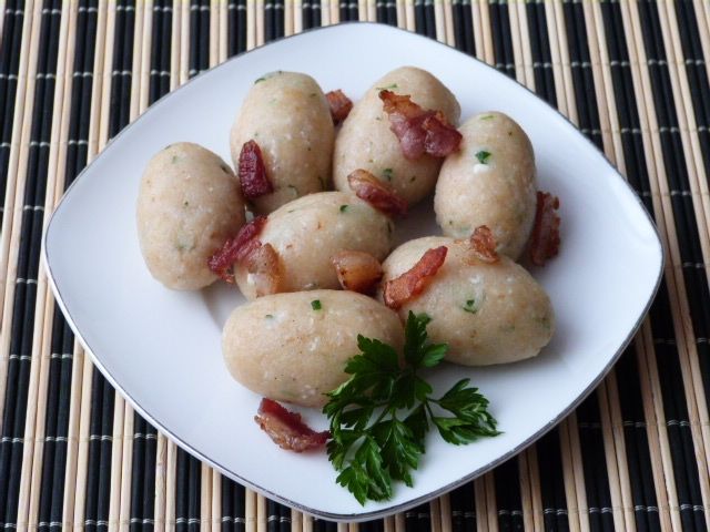 Kluski z sera białego i bułki tartej