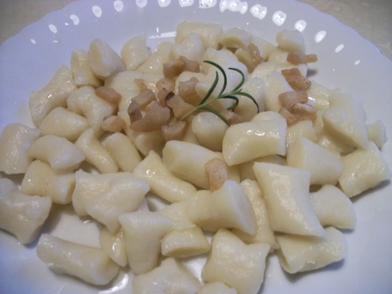 Kluski ziemniaczane ze skwarkami  Kluski ziemniaczane ze skwarkami