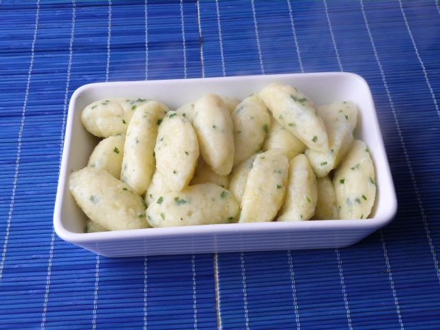 Kluski ziemniaczane ze szczypiorkiem Kluski ziemniaczane ze szczypiorkiem