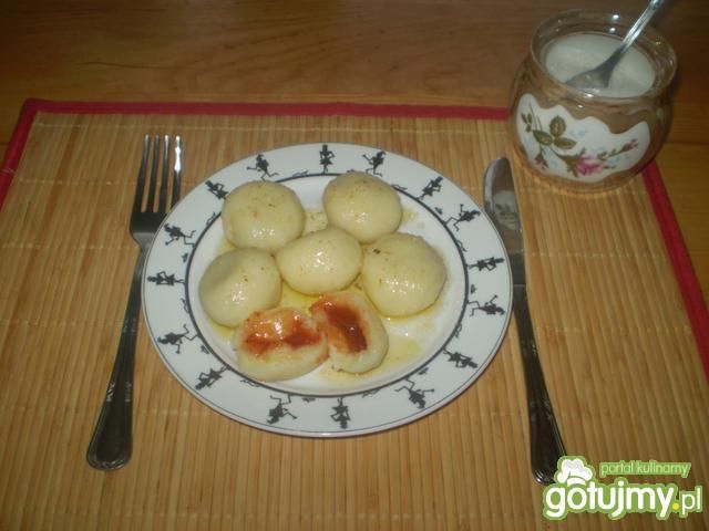 Knadle ziemniaczane z konfiturą