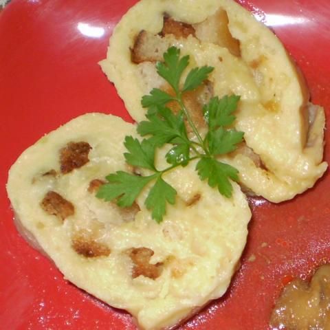 Knedel ziemniaczany z grzankami :