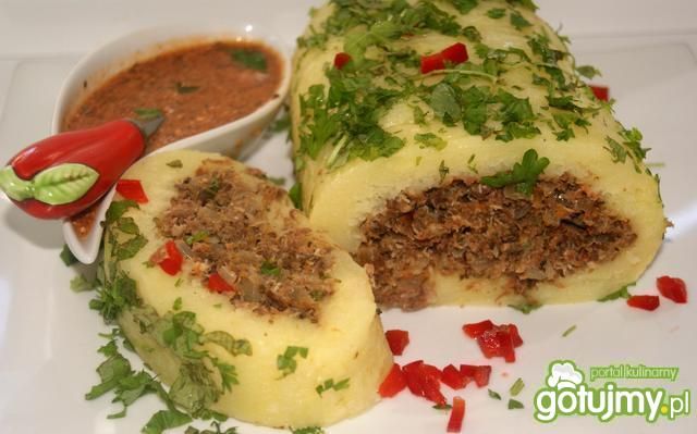 Knedel ziemniaczany z mięsem na parze Knedel ziemniaczany z mięsem na parze