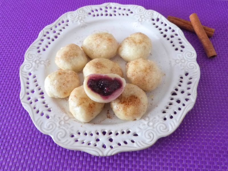 Knedle serowe z jeżynami