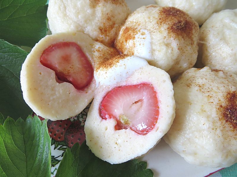 Knedle serowe z truskawką