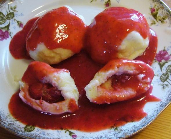 Knedle serowe z truskawkami  Knedle serowe z truskawkami