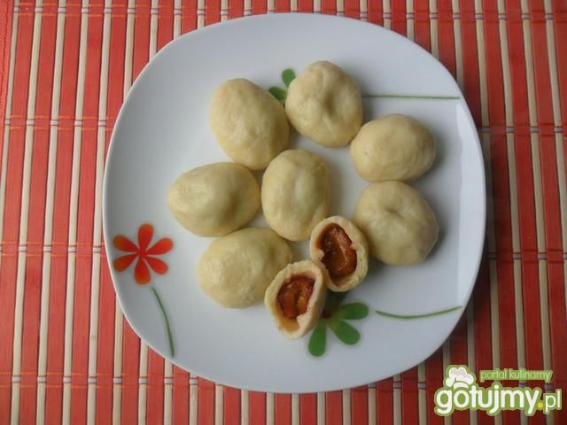 Knedle serowe ze śliwkami i cynamonem Knedle serowe ze śliwkami i cynamonem