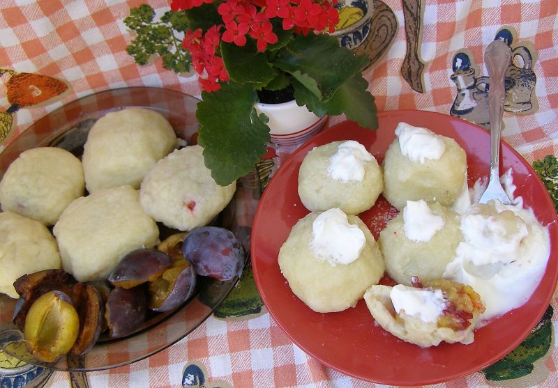 Knedle serowo-ziemniaczane ze śliwkami Knedle serowo-ziemniaczane ze śliwkami