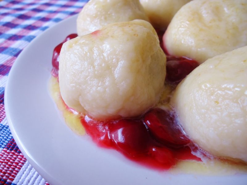 Knedle twarogowe z wiśniami 