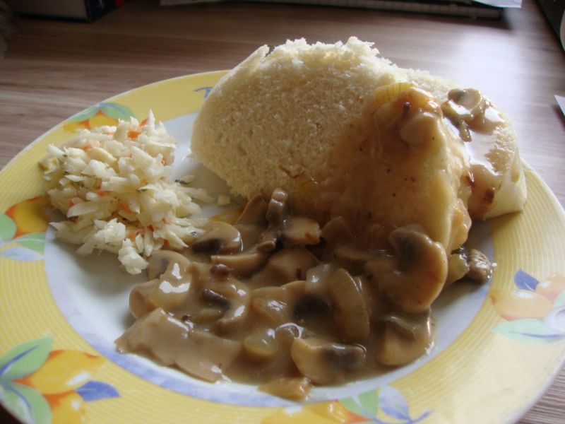 Knedle w sosie pieczarkowym Knedle w sosie pieczarkowym