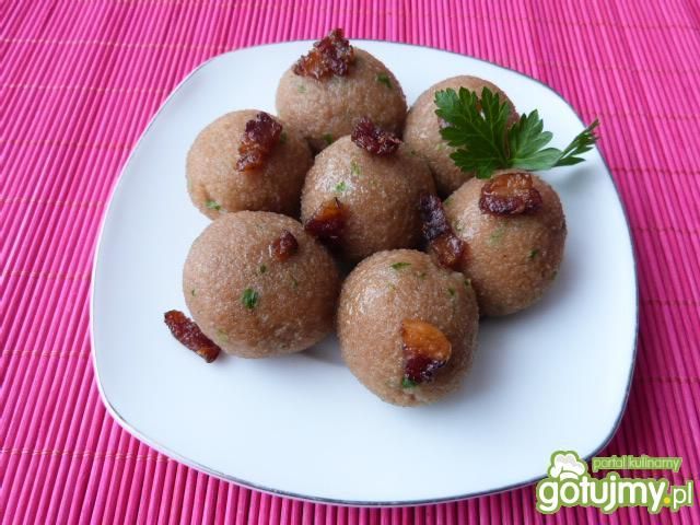 Knedle z bułki tartej z boczkiem Knedle z bułki tartej z boczkiem