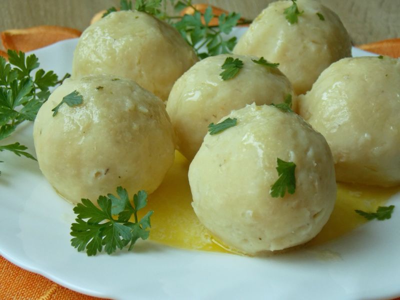 Knedle z fasoli ze szpinakiem i wędzonym twarogiem Knedle z fasoli ze szpinakiem i wędzonym twarogiem