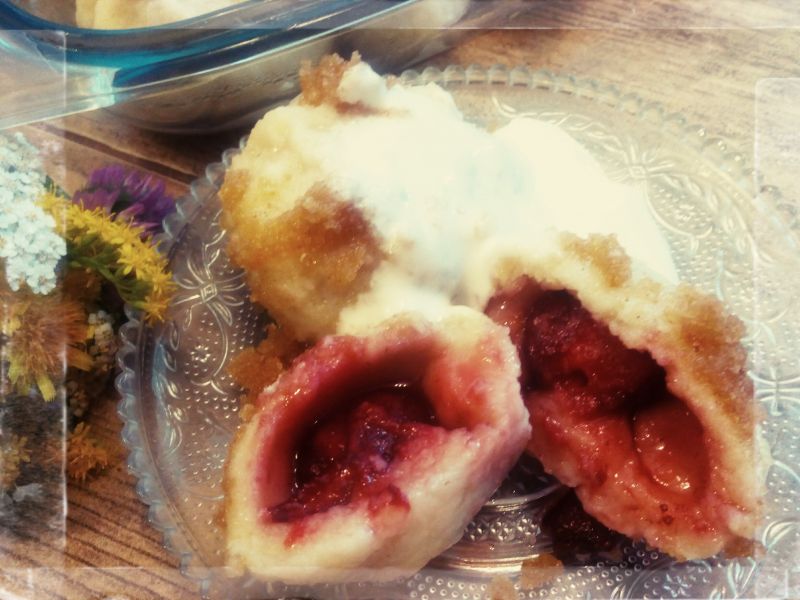 Knedle z kaszy manny z truskawkami Knedle z kaszy manny z truskawkami