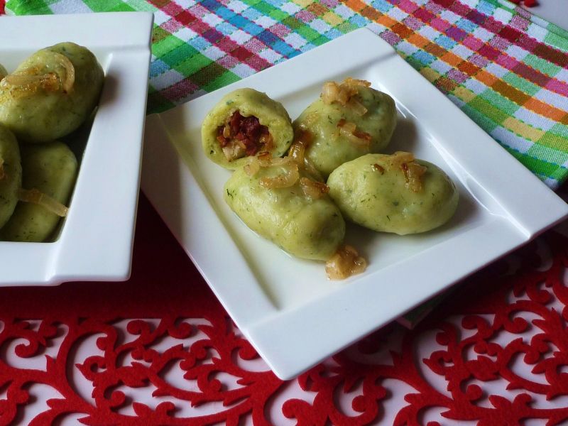 Knedle z pokrzywą i boczkiem Knedle z pokrzywą i boczkiem