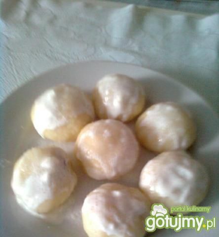 Knedle z serem i śmietanką Knedle z serem i śmietanką