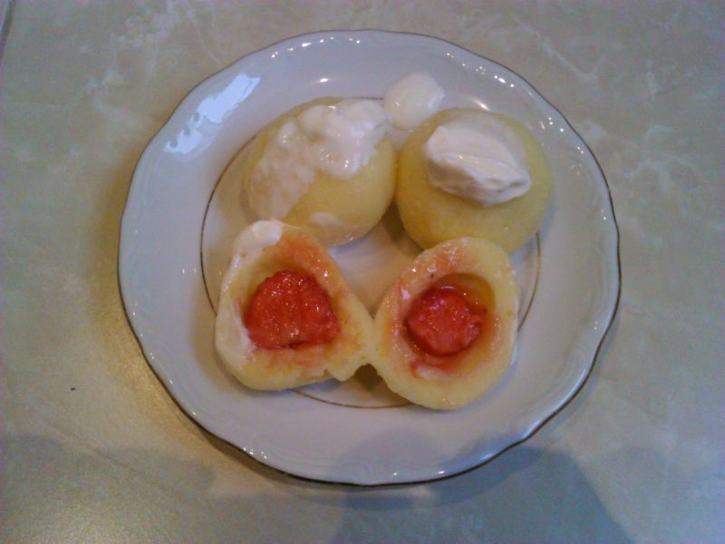 Knedle z truskawkami