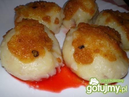 Knedle z truskawkami.
