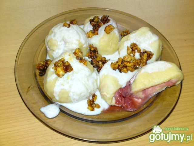 Knedle z truskawkami i orzechami