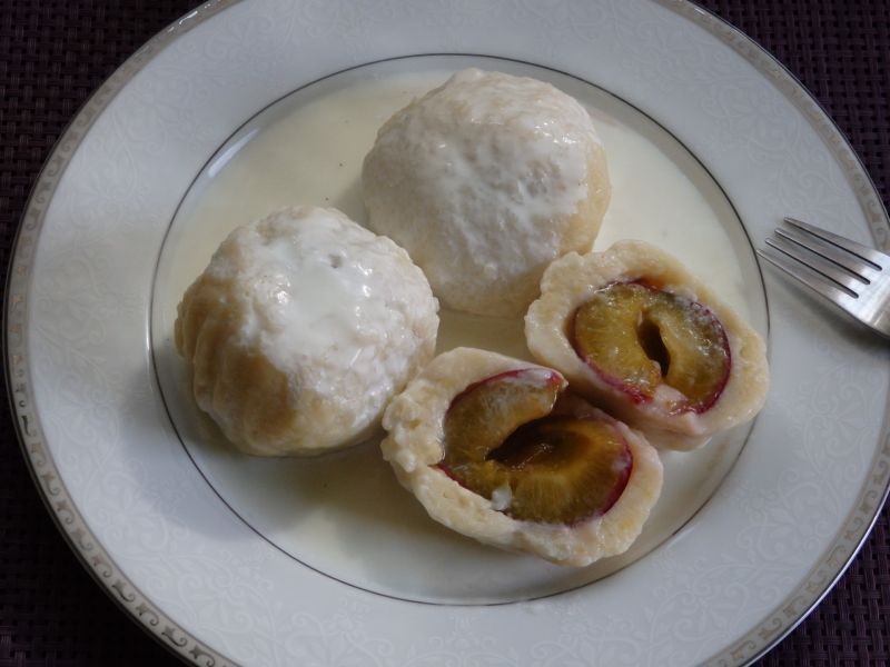 Knedle ze śliwką