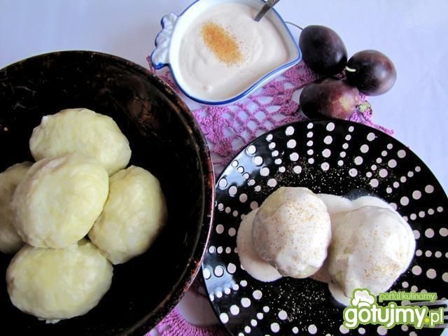 Knedle ze śliwkami i cynamonem Knedle ze śliwkami i cynamonem