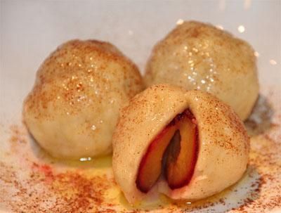 Knedle ze śliwkami lub morelami