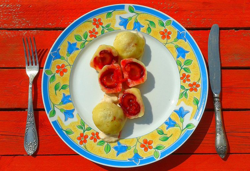 Knedle ziemniaczane ze śliwkami