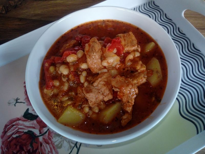 Kociołek z fasolą, schabem i warzywami Kociołek z fasolą, schabem i warzywami