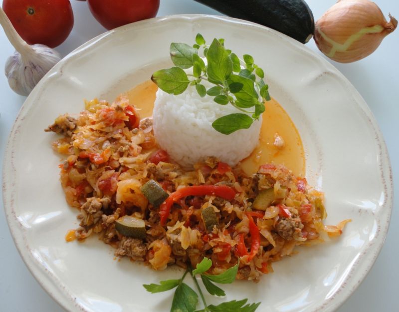 Kociołek z kapustą, papryką i cukinią Kociołek z kapustą, papryką i cukinią