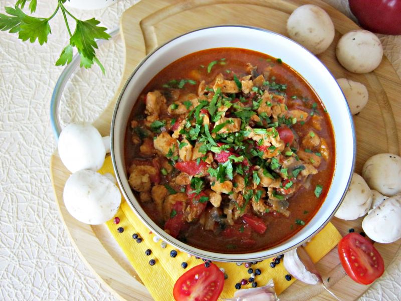 Kociołek z kurczakiem, pomidorami i papryką Kociołek z kurczakiem, pomidorami i papryką