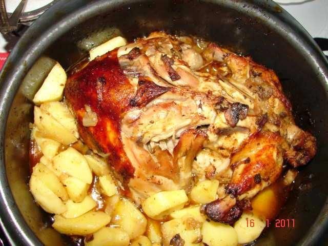 Kogut pieczony z ziemniakami