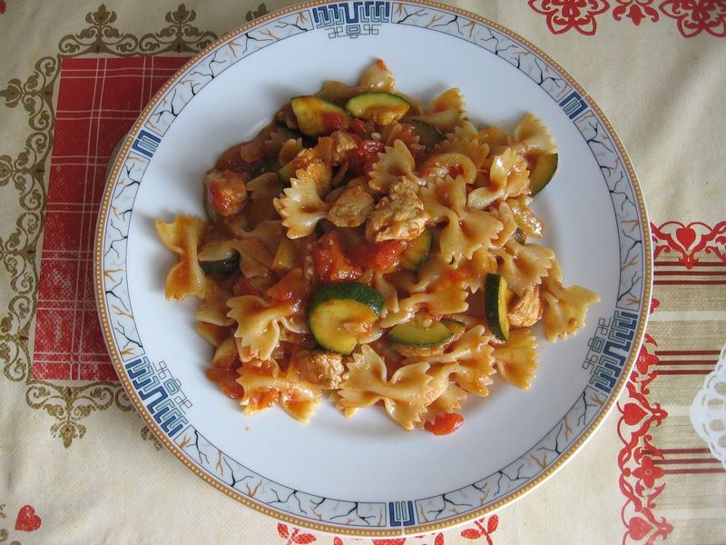 Kokardki z cukinią i kurczakiem