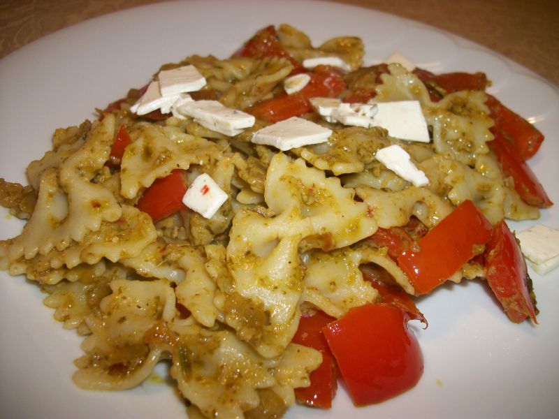 Kokardki z pesto i papryką Kokardki z pesto i papryką