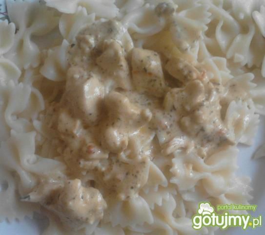 Kokardki z sosem śmietanowo ziołowym