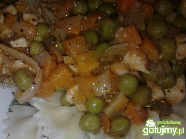 Kokardki z warzywami i kurczakiem Kokardki z warzywami i kurczakiem