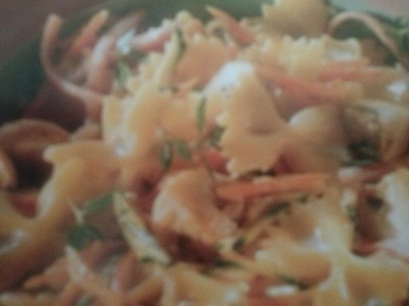 Kokardki z warzywami i szynką Kokardki z warzywami i szynką