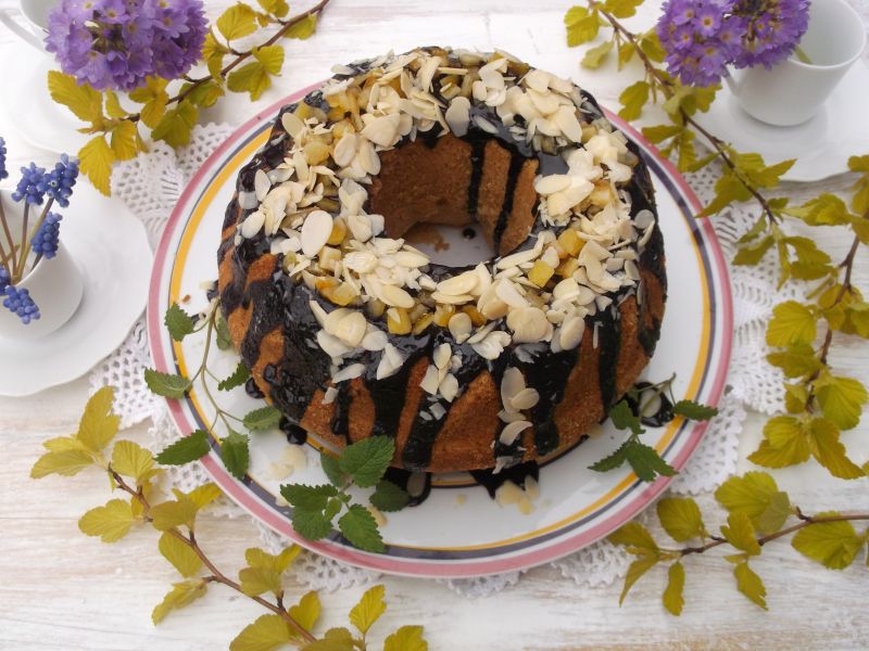 Kokosowa babka z polewą i bakaliami