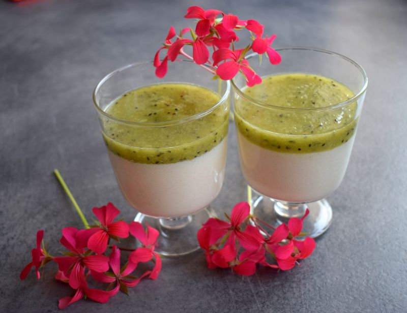 Kokosowa kasza manna z musem z kiwi Kokosowa kasza manna z musem z kiwi