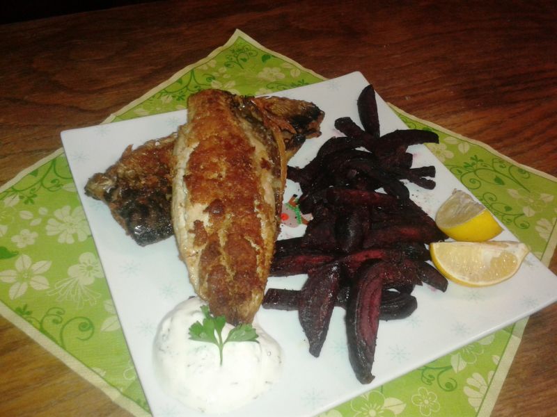 kokosowa  makrela z czerwonymi frytkami